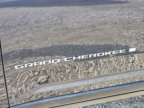 New 2026 Jeep Grand Cherokee L Laredo image 8