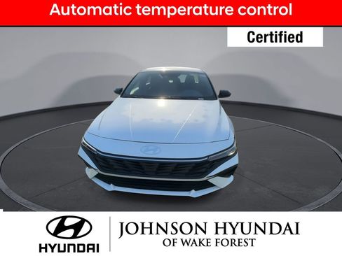 Used 2025 Hyundai Elantra SEL image 3