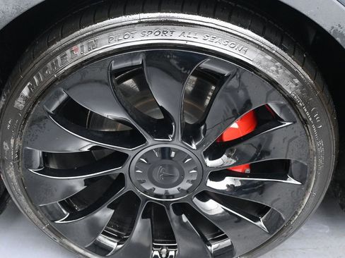 Used 2022 Tesla Model Y Performance image 40