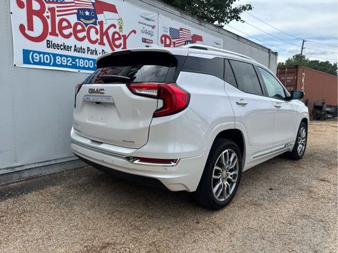 Used 2022 GMC Terrain Denali w/ Denali Premium Package AWD/4WD image 3