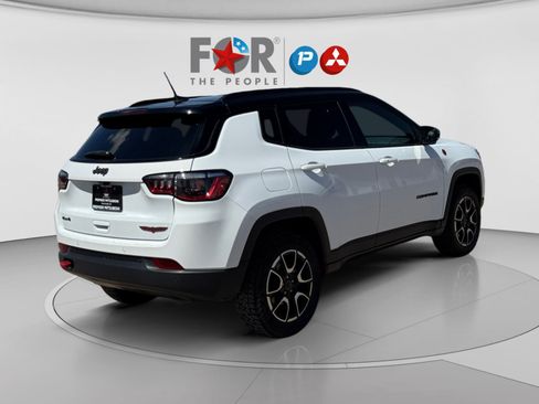 Used 2025 Jeep Compass Trailhawk AWD/4WD image 5