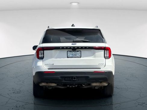 Used 2025 Ford Explorer Active AWD/4WD image 7