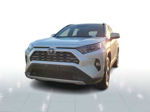 Used 2019 Toyota RAV4 Limited image 1