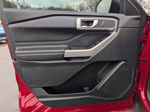 Used 2021 Ford Explorer XLT w/ Equipment Group 202A AWD/4WD image 10