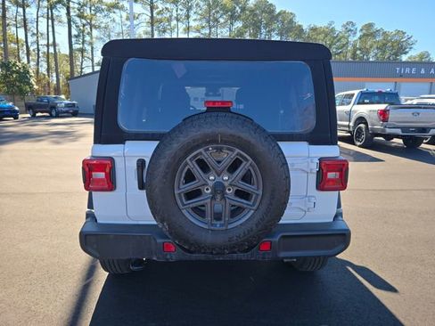 Used 2024 Jeep Wrangler Sport S image 4
