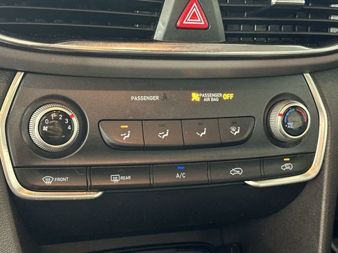 Used 2020 Hyundai Santa Fe SE AWD/4WD image 19