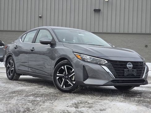 Used 2025 Nissan Sentra SV image 2