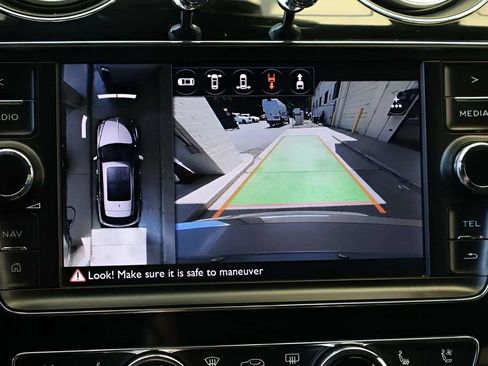 Used 2017 Bentley Bentayga AWD/4WD image 19
