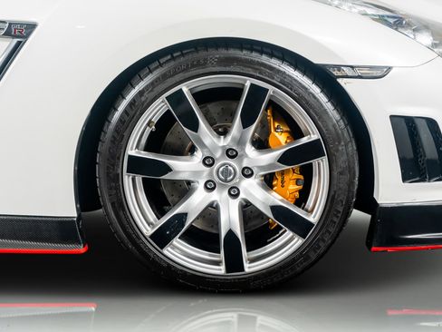 Used 2009 Nissan GT-R Premium image 7