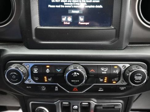 Used 2022 Jeep Wrangler Unlimited Sport AWD/4WD image 14