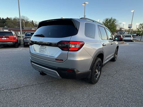 Certified 2025 Honda Pilot TrailSport image 4