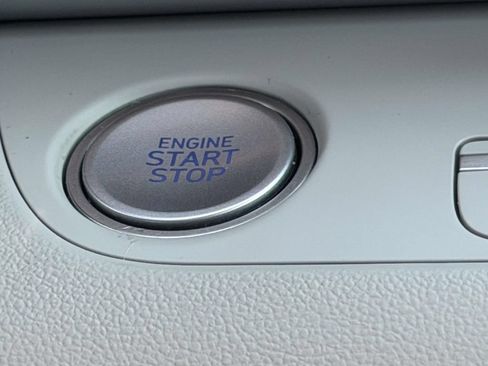 Certified 2025 Hyundai Elantra Limited FWD image 34
