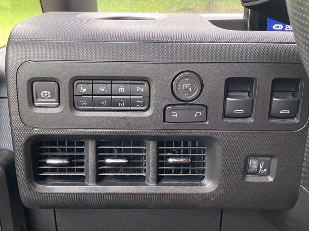 Used 2025 Chevrolet Brightdrop 400 w/ Battery Pack, Max Range AWD/4WD image 18