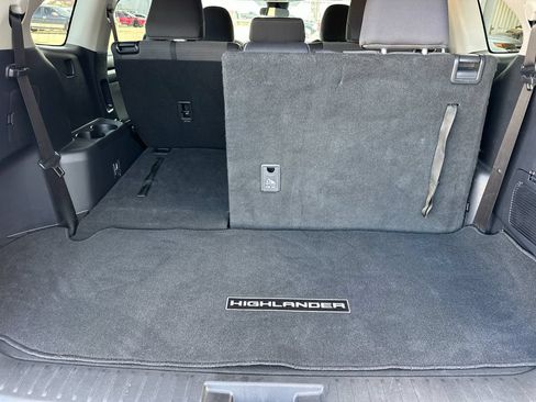 Certified 2025 Toyota Highlander LE AWD/4WD image 16
