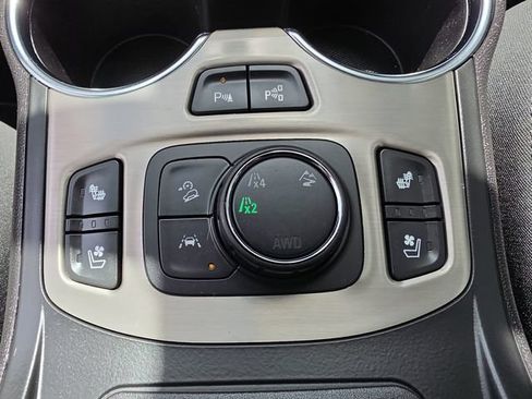 Certified 2024 GMC Terrain Denali w/ Black Diamond Edition AWD/4WD image 24