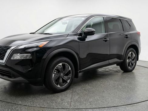 Used 2025 Nissan Rogue SV image 3