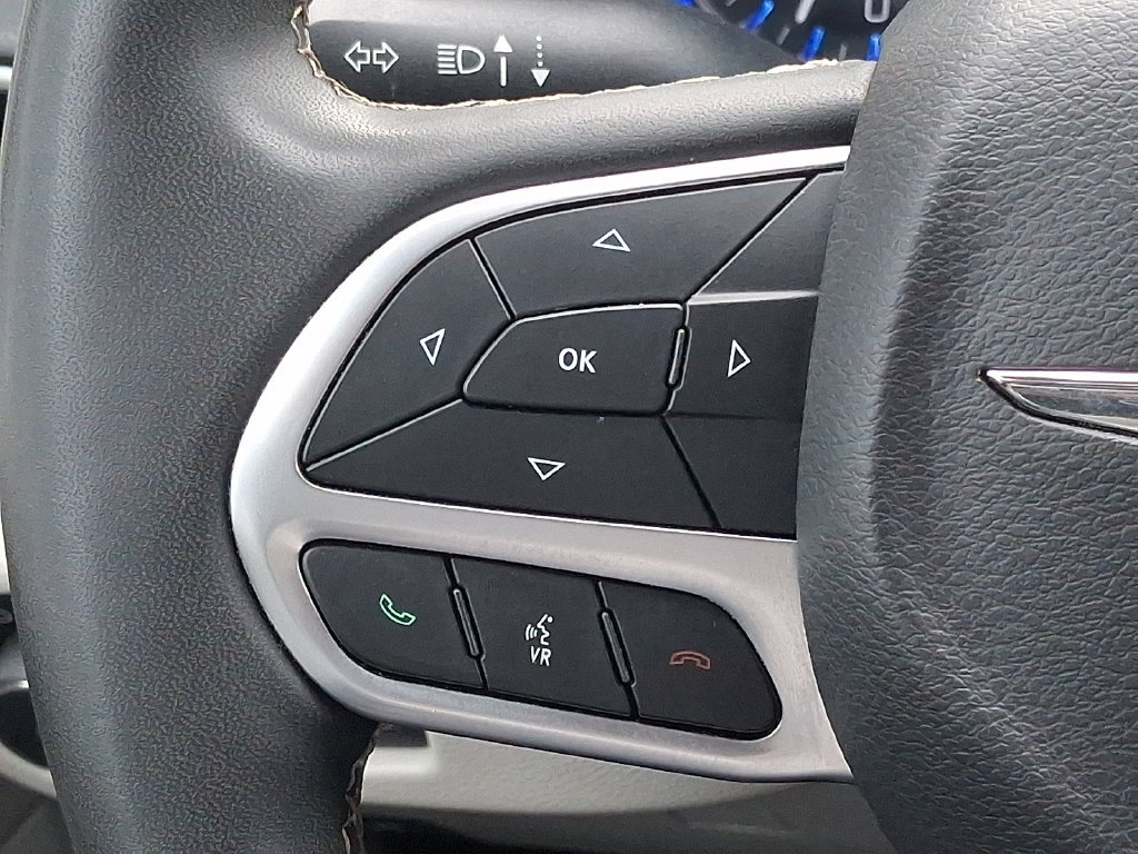 Used 2024 Chrysler Pacifica Touring-L FWD image 22