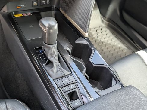 Used 2025 Toyota Camry SE FWD image 16