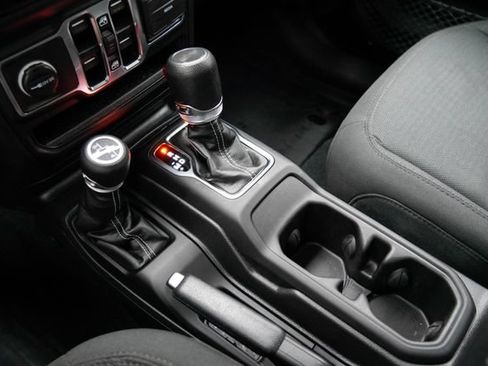 Used 2023 Jeep Wrangler Unlimited Sahara w/ LED Lighting Group AWD/4WD image 5