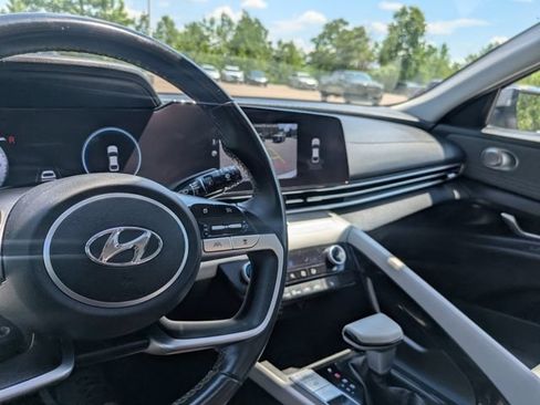 Used 2023 Hyundai Elantra Limited FWD image 32
