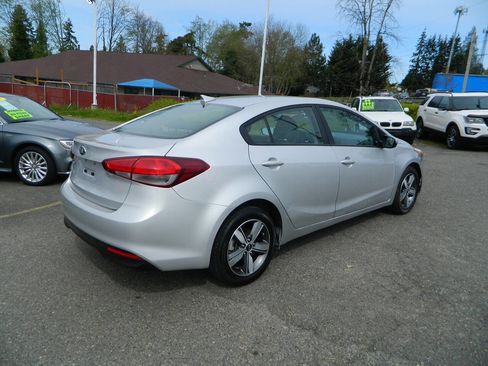 Used 2018 Kia Forte LX w/ LX Popular Package image 8