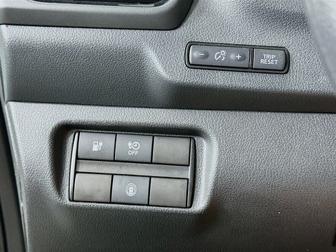 Used 2023 Nissan Leaf S image 17