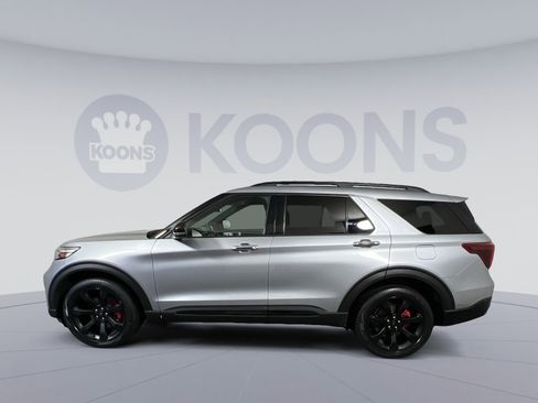 Used 2022 Ford Explorer ST w/ Equipment Group 401A image 2