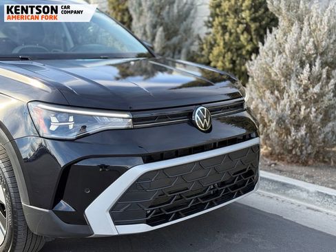 Used 2025 Volkswagen Taos SE image 15