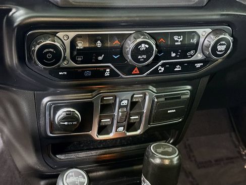 Used 2023 Jeep Wrangler Unlimited Sahara AWD/4WD image 8