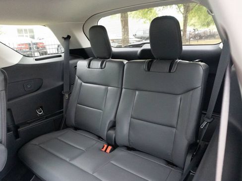 Used 2025 Ford Explorer Active w/ Active Comfort Package AWD/4WD image 22