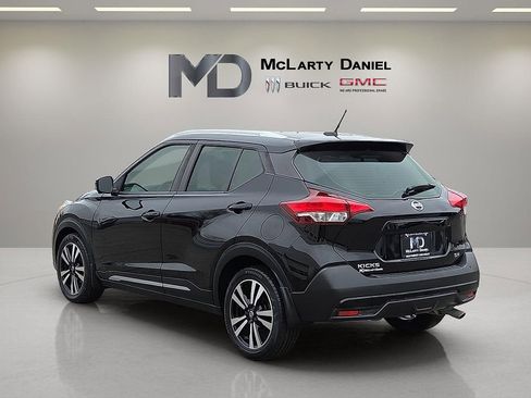 Used 2019 Nissan Kicks SR w/ SR Premium Package image 4