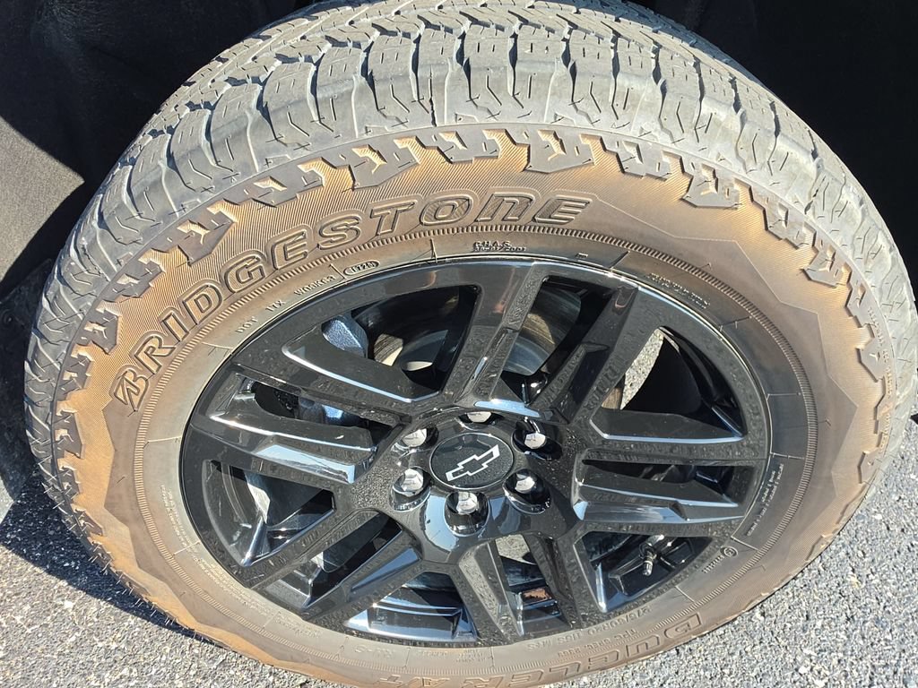 Used 2025 Chevrolet Silverado 1500 LT Trail Boss w/ Convenience Package II AWD/4WD image 12