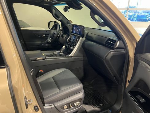 Used 2025 Lexus LX 700h Overtrail image 42
