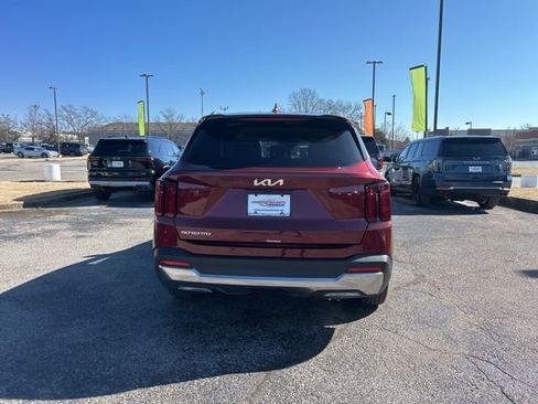 Used 2025 Kia Sorento S image 4
