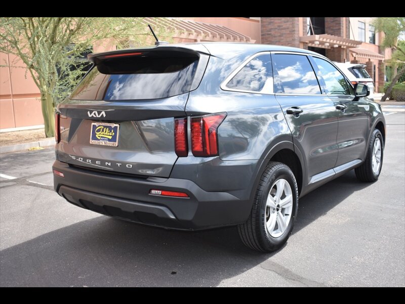 Used 2022 Kia Sorento LX AWD/4WD image 6