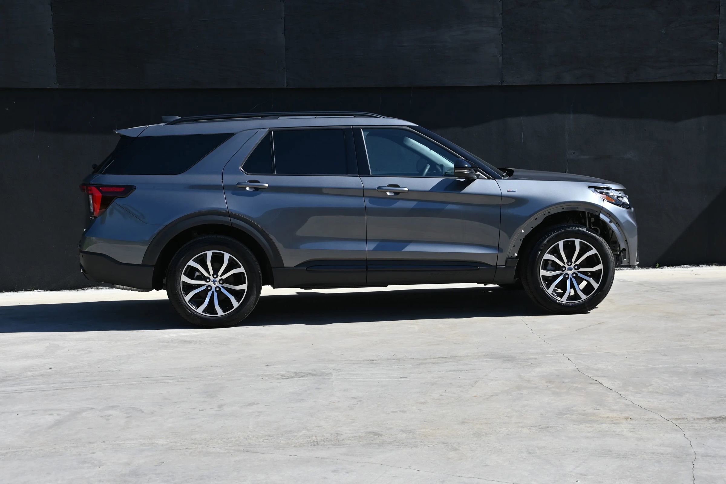 Used 2025 Ford Explorer ST-Line AWD/4WD image 6