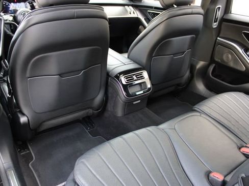 Used 2022 Mercedes-Benz S 500 4MATIC w/ AMG Line Package image 10