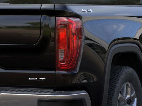 New 2026 GMC Sierra 1500 SLT image 11