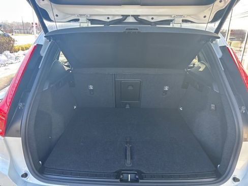 Certified 2025 Volvo XC40 B5 Plus AWD/4WD image 11