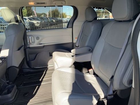 Certified 2023 Toyota Sienna Limited image 15
