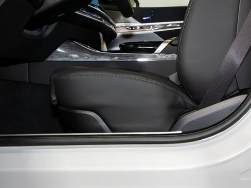 Used 2025 BMW 740i xDrive 740i xDrive w/ Premium Package image 16