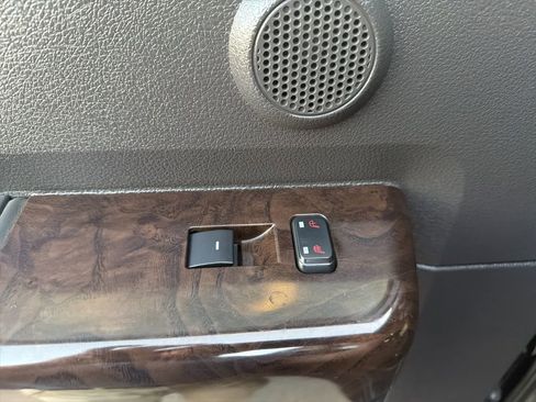 Used 2016 Ford F450 Platinum w/ FX4 Off Road Package image 17