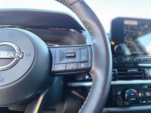 Used 2024 Nissan Pathfinder SL image 26