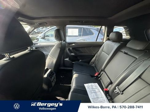 Certified 2022 Volkswagen Tiguan SE R-Line AWD/4WD image 9