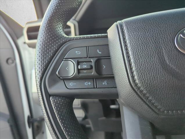 Certified 2025 Toyota Tacoma SR5 AWD/4WD image 18