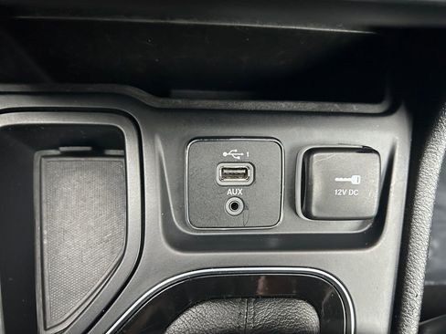 Used 2020 Jeep Cherokee Limited image 37