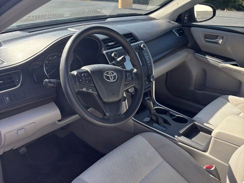 Used 2015 Toyota Camry LE image 7
