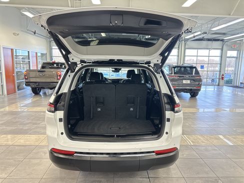 Used 2023 Jeep Grand Cherokee L Limited image 31