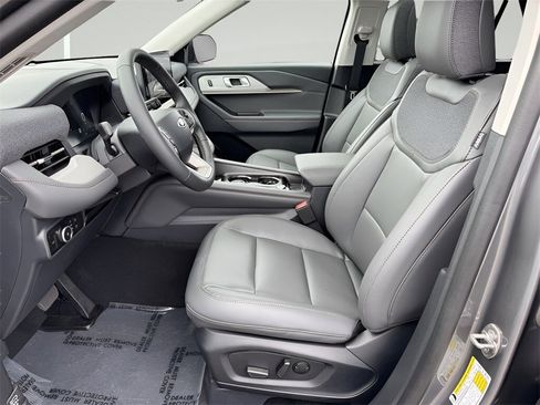New 2025 Ford Explorer Active w/ Active Comfort Package image 10