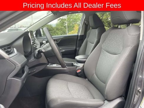 Used 2024 Toyota RAV4 XLE AWD/4WD image 20